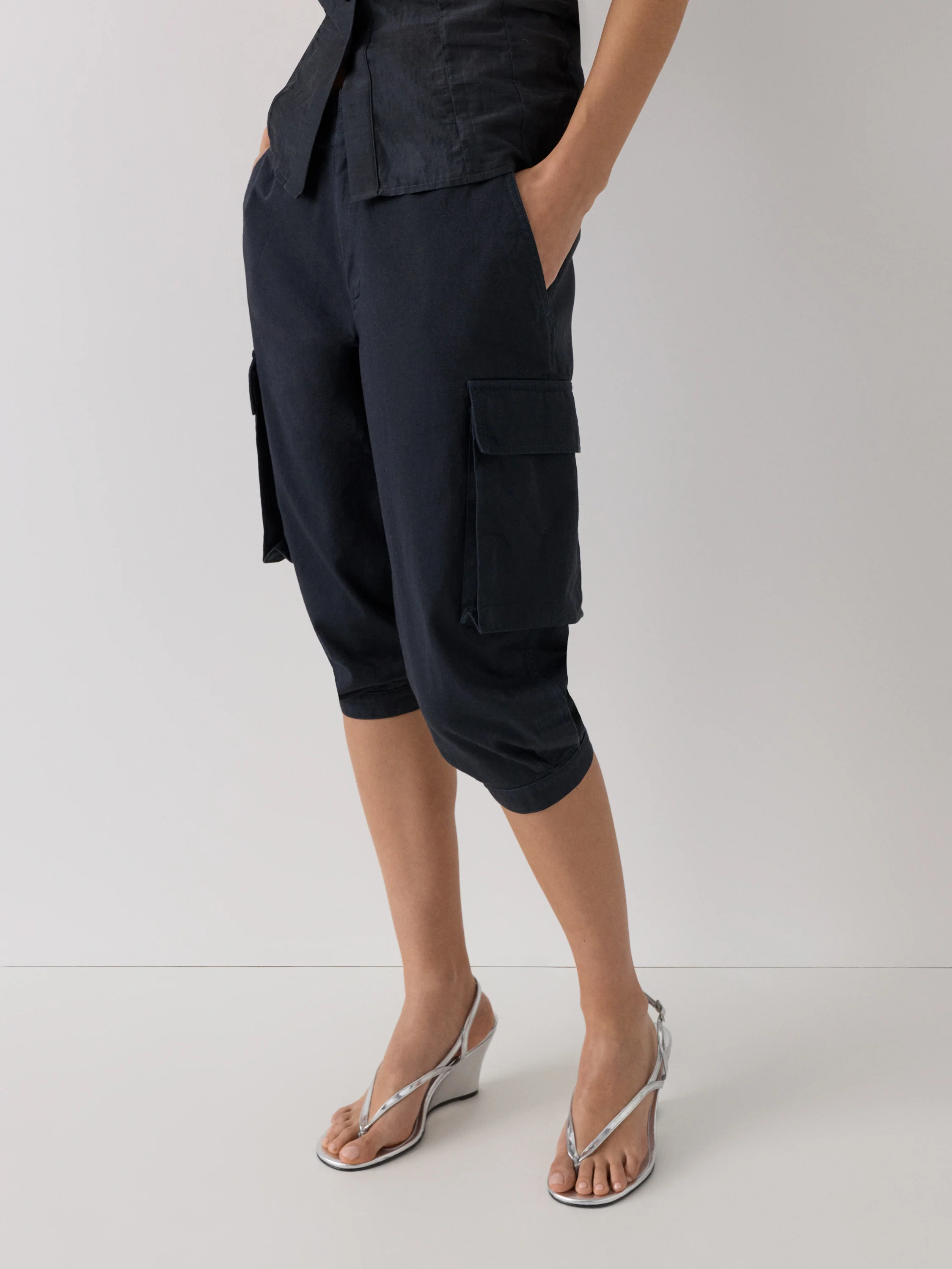 Sara Capri Trousers - Image 2
